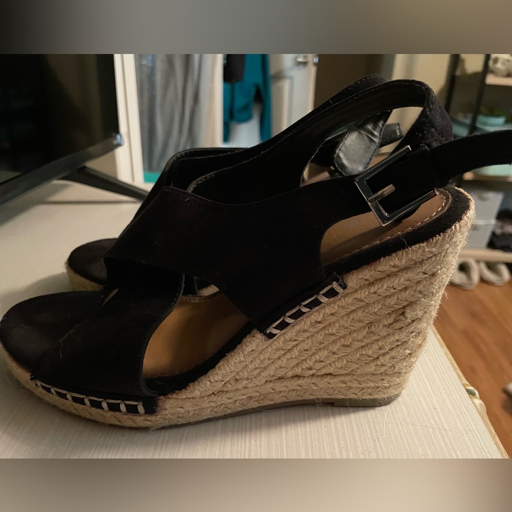 Black Wedges